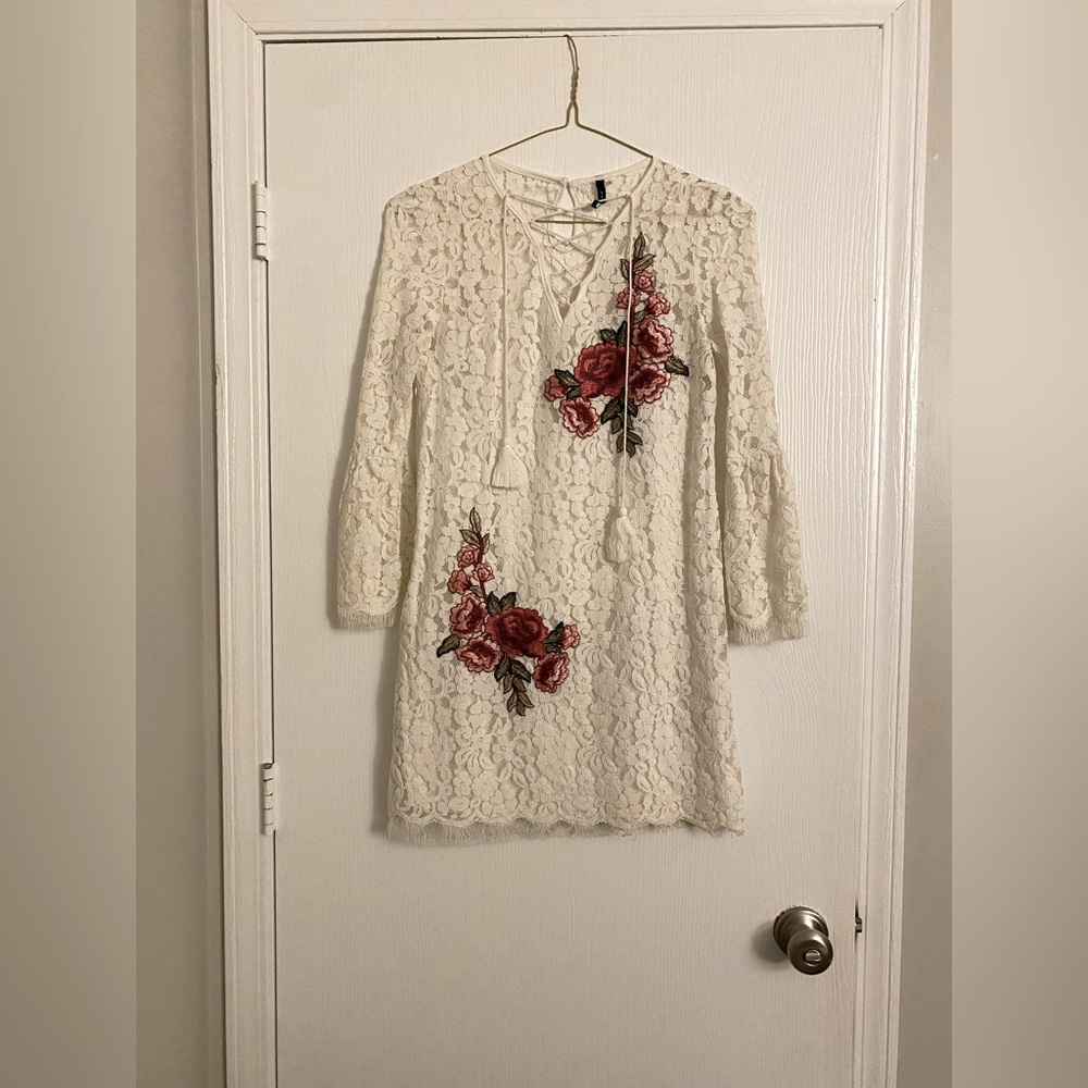 San Joy Lace Mini Dress - Medium